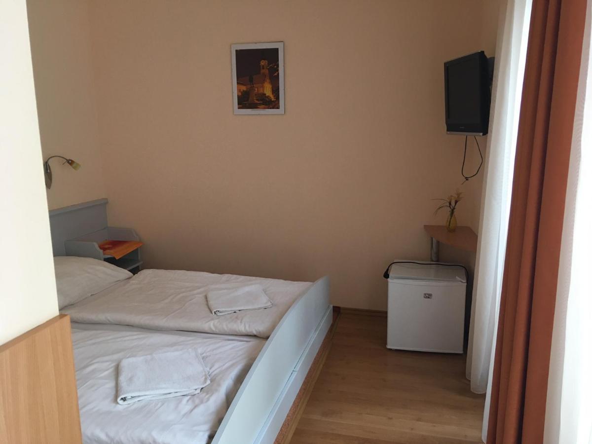 Hotel Főtér Panzió à Baja Extérieur photo