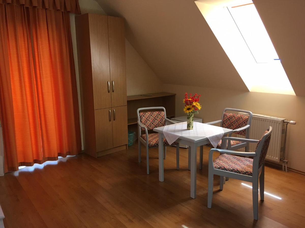 Hotel Főtér Panzió à Baja Extérieur photo