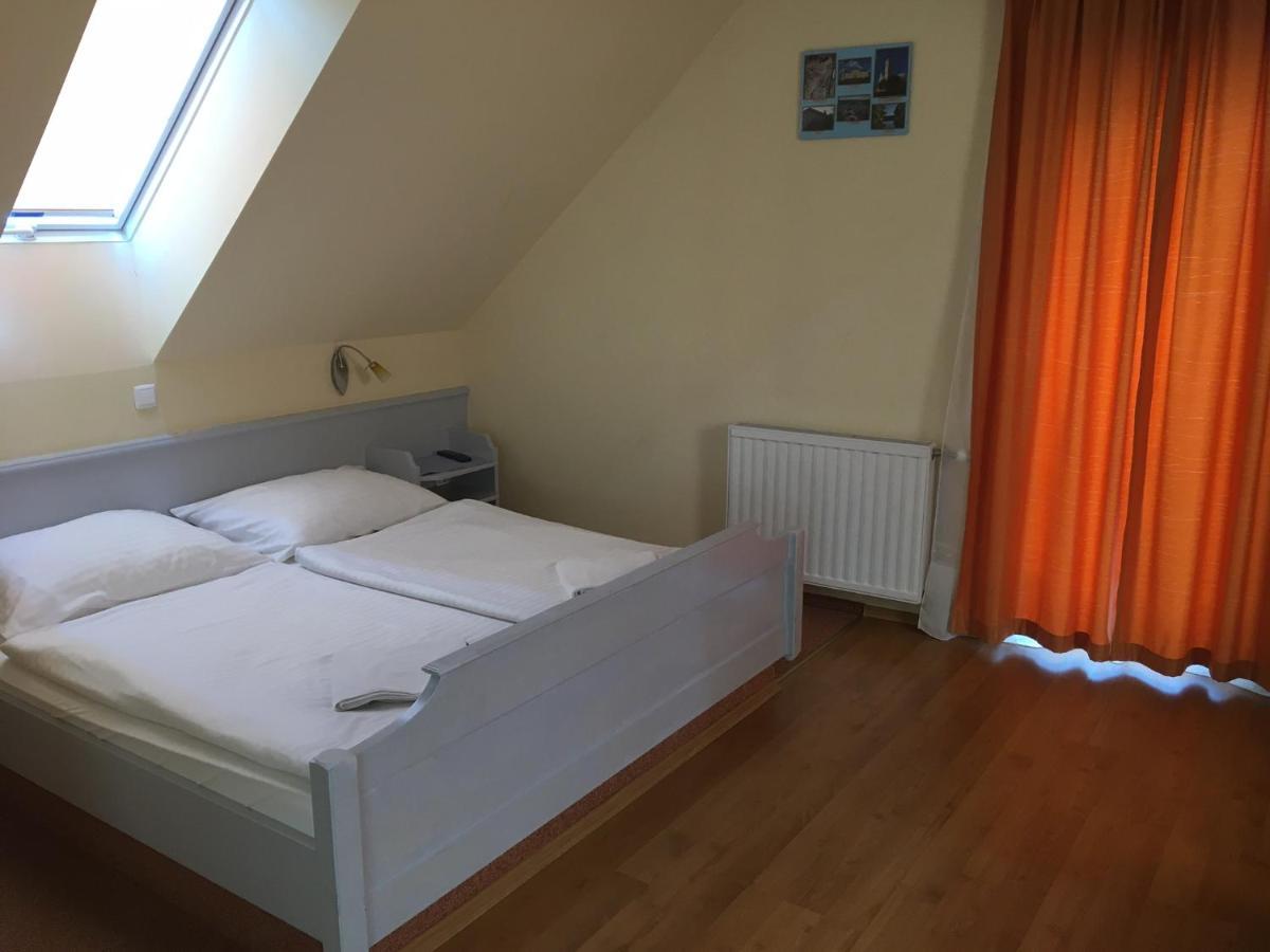 Hotel Főtér Panzió à Baja Extérieur photo