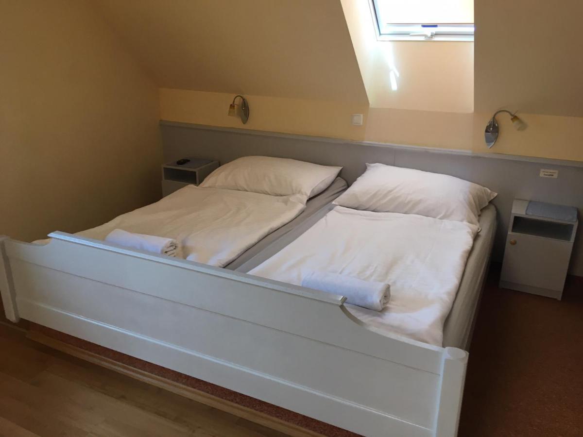 Hotel Főtér Panzió à Baja Extérieur photo