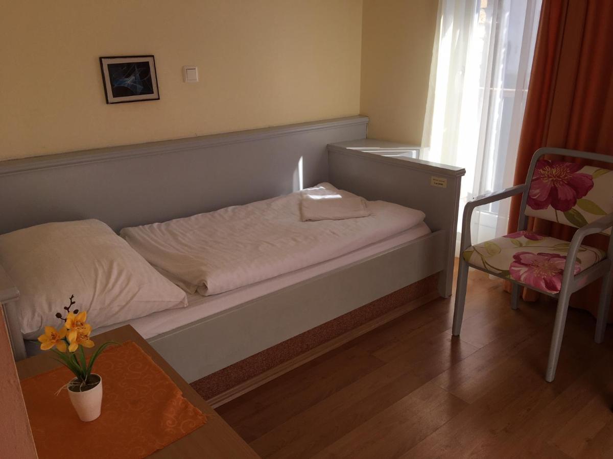 Hotel Főtér Panzió à Baja Extérieur photo