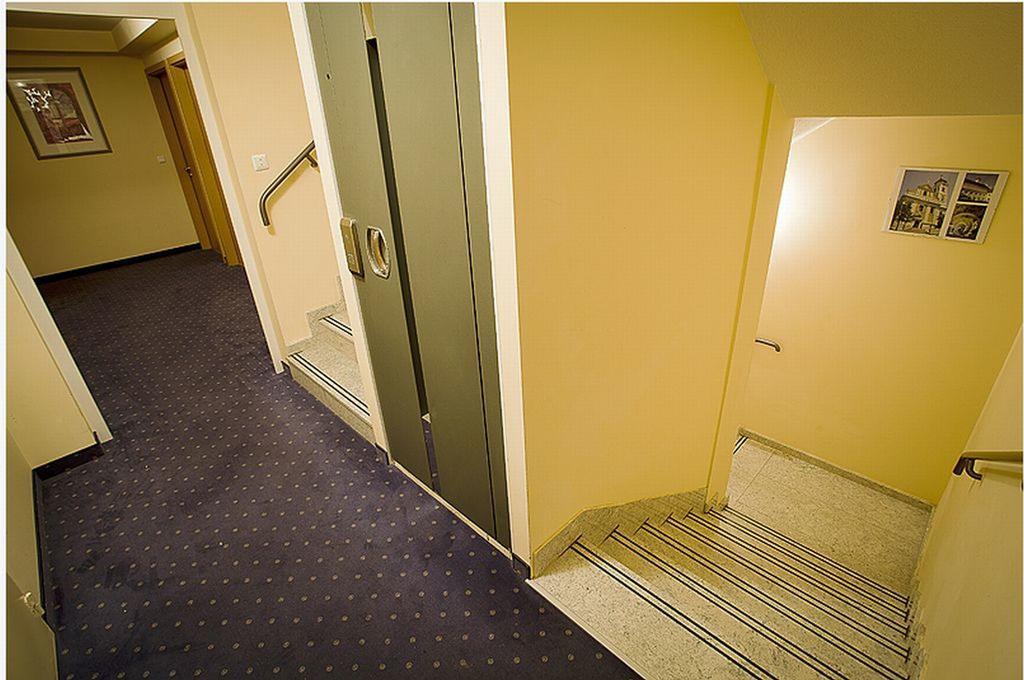 Hotel Főtér Panzió à Baja Extérieur photo